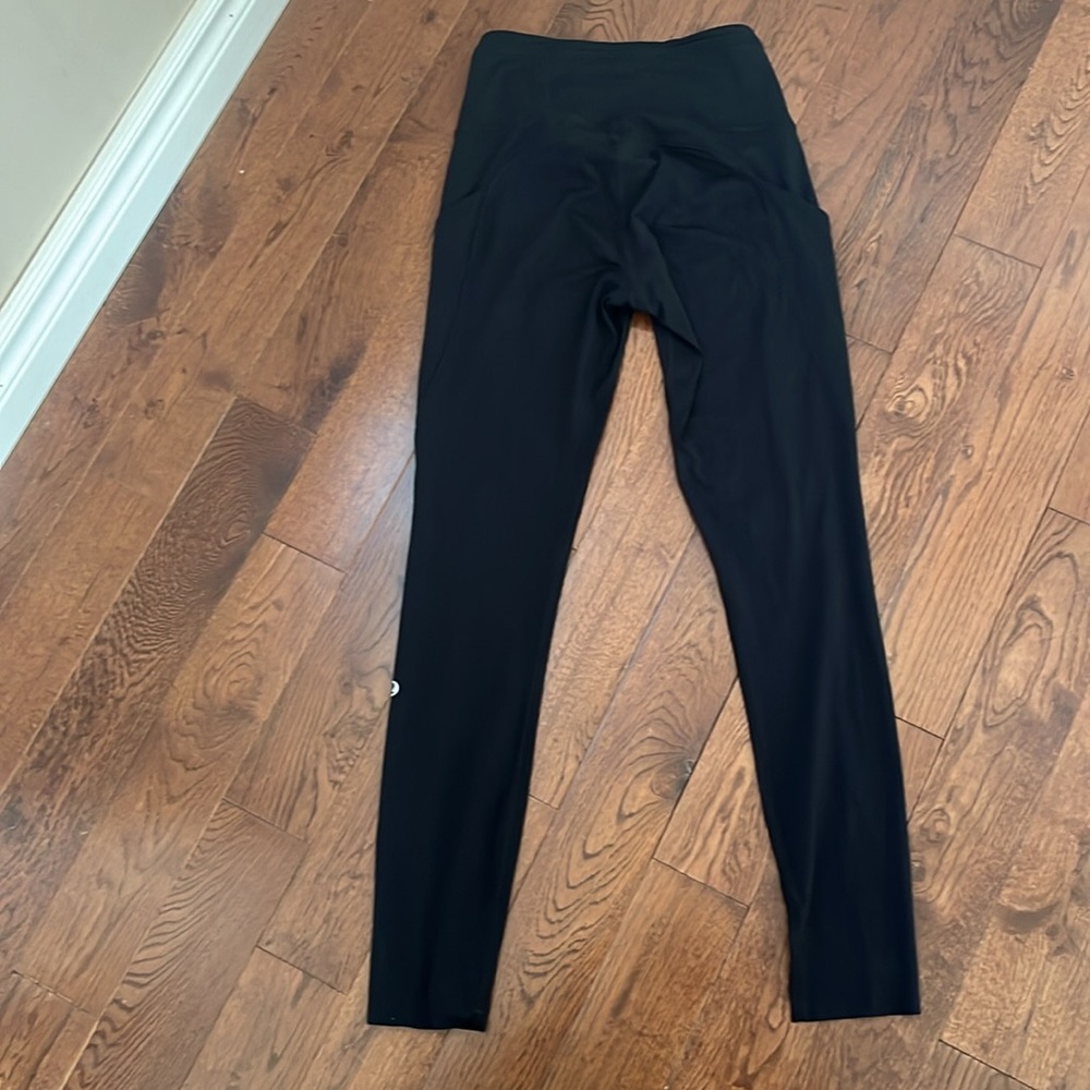 Black Lululemon leggings - Picture 3 of 4